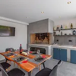 Three-bedroom In Σπίτι διακοπών Πόρετς
