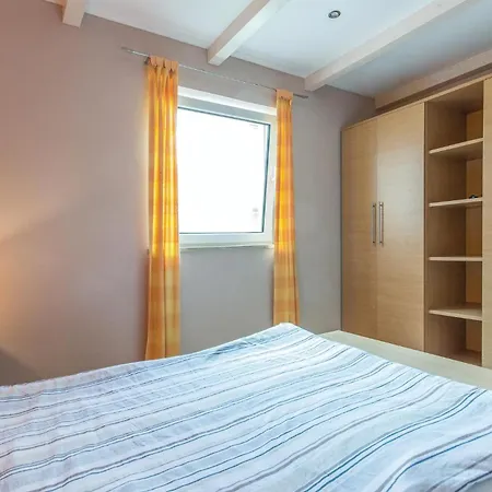 3 Bedroom Lovely Home In Porec *