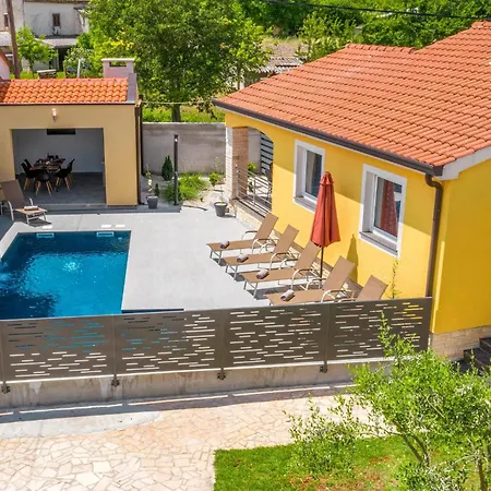 Holiday home 3 Bedroom Lovely Home In Porec *