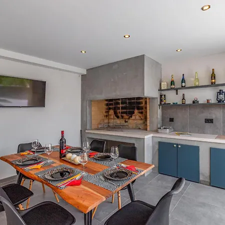 3 Bedroom Lovely Home In Porec Holiday home Porec