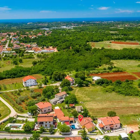 3 Bedroom Lovely Home In Porec Holiday home *