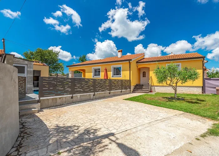 Three-bedroom In Porec