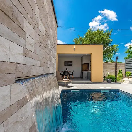 Tatil Evi Three-bedroom In *